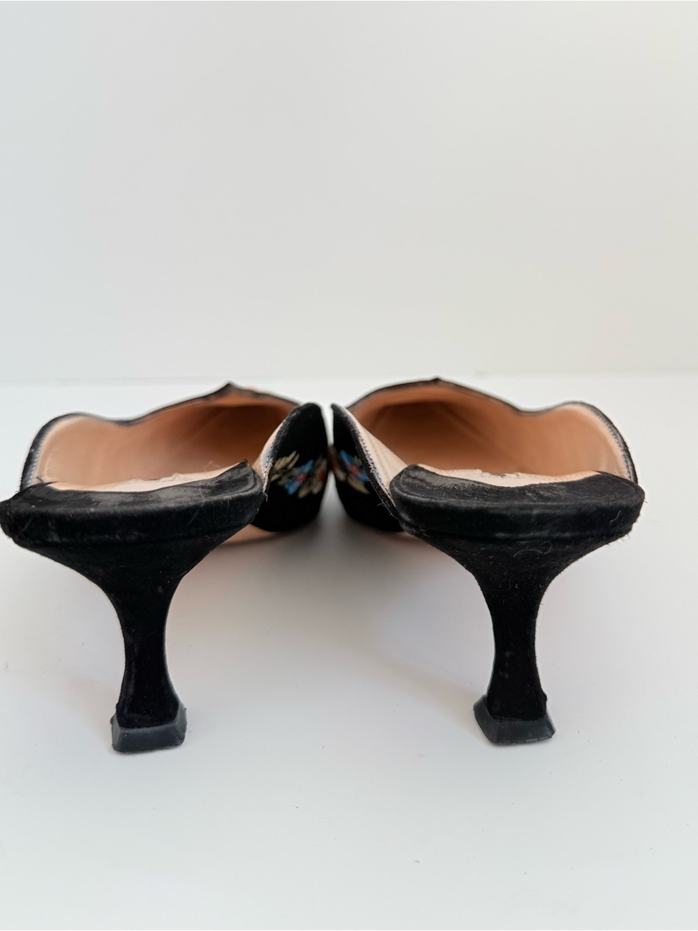 Vintage Manolo Blahnik Black Suede Floral Embroidered Mules Heels 38 - Picture 5 of 9